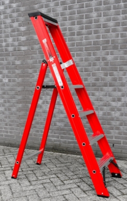 Afbeeldingen van Kelfort Plateautrap MAGNUS 1x4 gecoat aluminium extra diepe trede rood