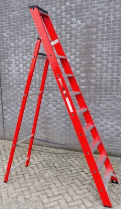 Afbeeldingen van Kelfort Plateautrap MAGNUS 1x8 gecoat aluminium extra diepe trede rood