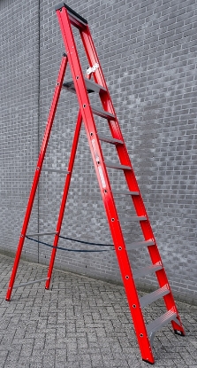 Afbeeldingen van Kelfort Plateautrap MAGNUS 1x10 gecoat aluminium extra diepe trede rood