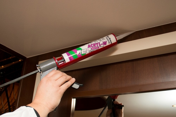 Afbeeldingen van Zwaluw Acryl-W kit Wit 310ml