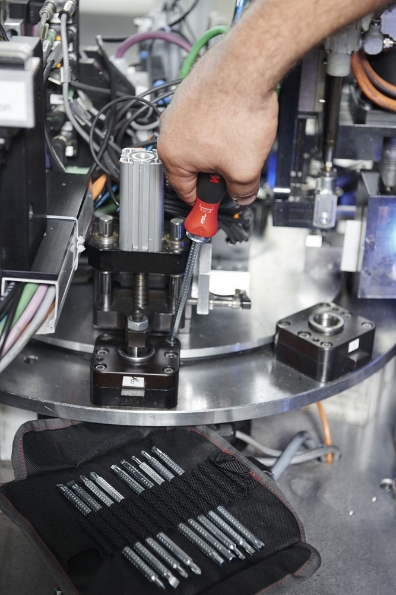 Afbeeldingen van Wiha Schroevendraaier met wisselschachtenset SYSTEM 6 assorti 7-delig incl. roletui 284T