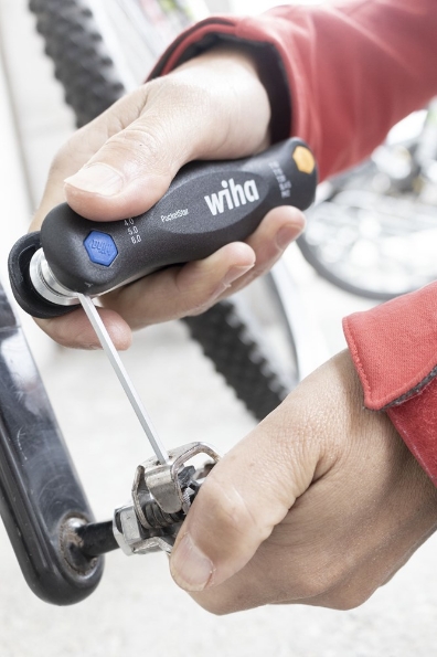 Afbeeldingen van Wiha Multitool PocketStar Zeskant 7-delig SB-versie met euroslot ophanger 351P