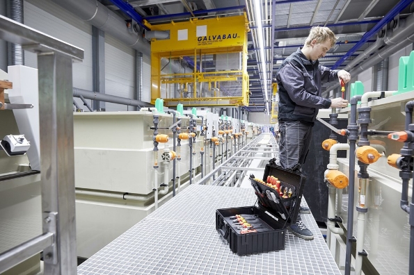 Afbeeldingen van Wiha Gereedschapset elektricien Competence XL assorti 81-delig incl. koffer 9300