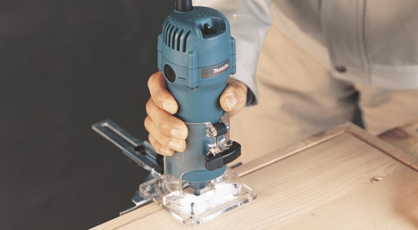 Afbeeldingen van Makita 230 V Kantenfrees 3707F 6mm