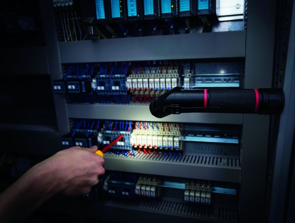 Afbeeldingen van Wiha Zaklamp met LED, laser en UV-licht in blister incl. 3x AAA-batterijen 24670