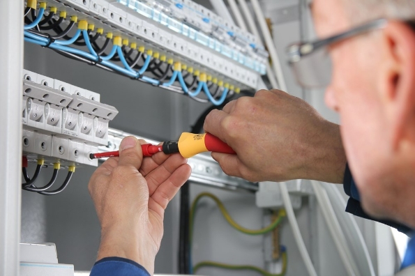 Afbeeldingen van Wiha Momentschroevendraaierset TorqueVario®-S electric assorti 19-delig variabel instelbare momentbegrenzing incl. opvouwbaar etui 2872