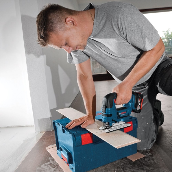 Afbeeldingen van Bosch Accu Decoupeerzaagmachine GST 18V-LI B