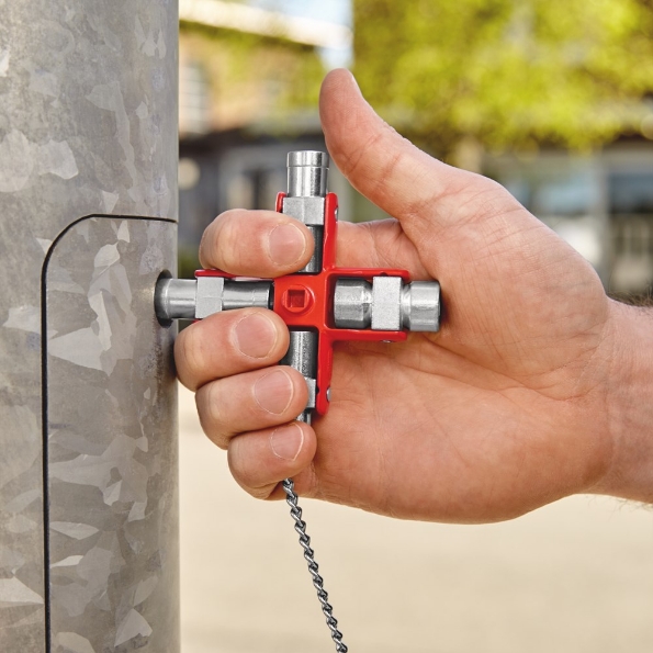 Afbeeldingen van Knipex universele sleutel voor schakelkasten en afsluitsystemen