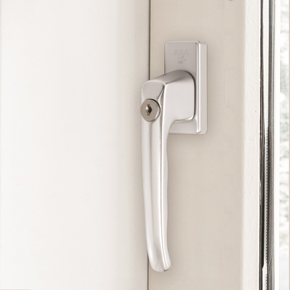 Afbeeldingen van AXA Veiligheids draai-kiep raamkruk met cilinder 7x32mm f1